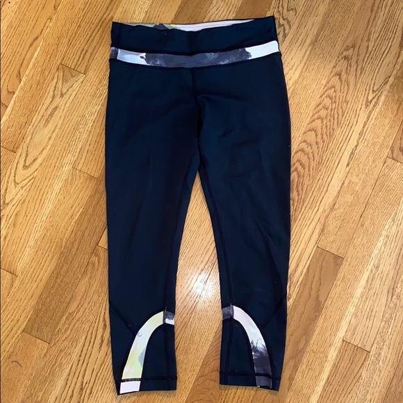 Lululemon crop leggings. Size 6. - Picture 1 of 3